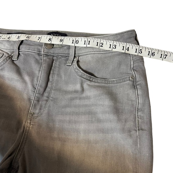 NYDJ Relaxed Straight Leg Lift x Tuck Jeans in Grey Size 4 - Picture 9 of 11